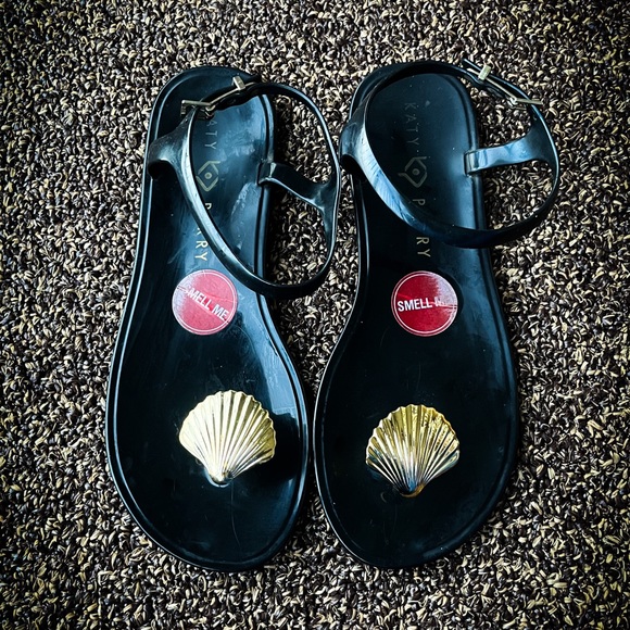 Katy Perry Black Jelly Sea Shell Sandals - Picture 1 of 5